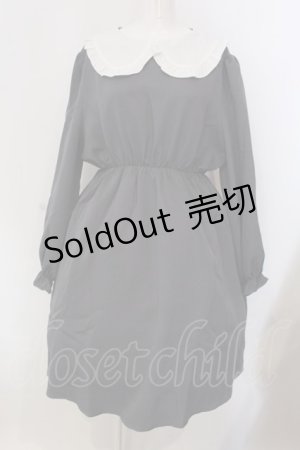 画像: Taberuno Sky / フリルエリワンピース ワイサイズ グレー O-25-03-31-007-LO-OP-IG-ZY