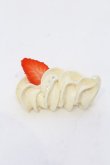 画像1: Q-pot. / Starawberry Whip ブローチ  オフシロ×アカ O-25-03-31-087-QP-AC-IG-OS (1)