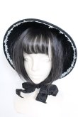 画像2: Moi-meme-Moitie / クロスロゴチャームカトリーヌハット 56 ブラック×ホワイト O-25-04-02-077-MO-ZA-IG-OS (2)