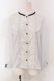画像1: axes femme / ブローチ付きスタンドブラウス M サックス O-25-04-07-052-AX-BL-OW-OS (1)