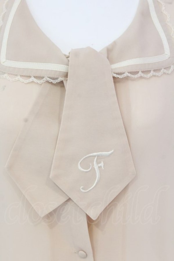 画像2: Fi.n.t / 刺繍タイ使いシフォンブラウス F ベージュ O-25-04-07-024-CA-BL-OW-OS (2)