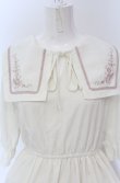 画像2: axes femme / 刺繍入セーラー襟ワンピース F キナリ O-25-04-14-011-AX-OP-OW-OS (2)