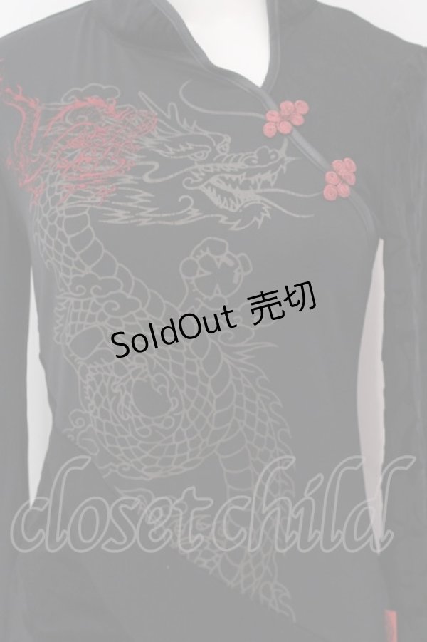 画像2: Ozz On / ベロア切り替え龍刺繍ワンピース  ブラック×レッド刺繍 O-25-04-15-030-OO-OP-IG-OS (2)