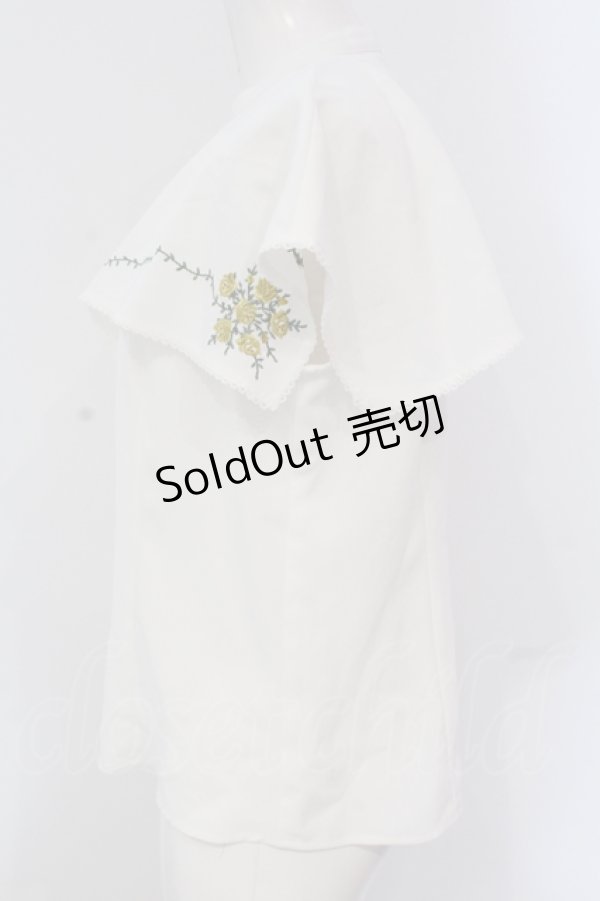 画像2: an another angelus / スクエアケープ衿ローズ刺繍ブラウス  シロ O-25-04-19-027-CA-BL-IG-OS (2)