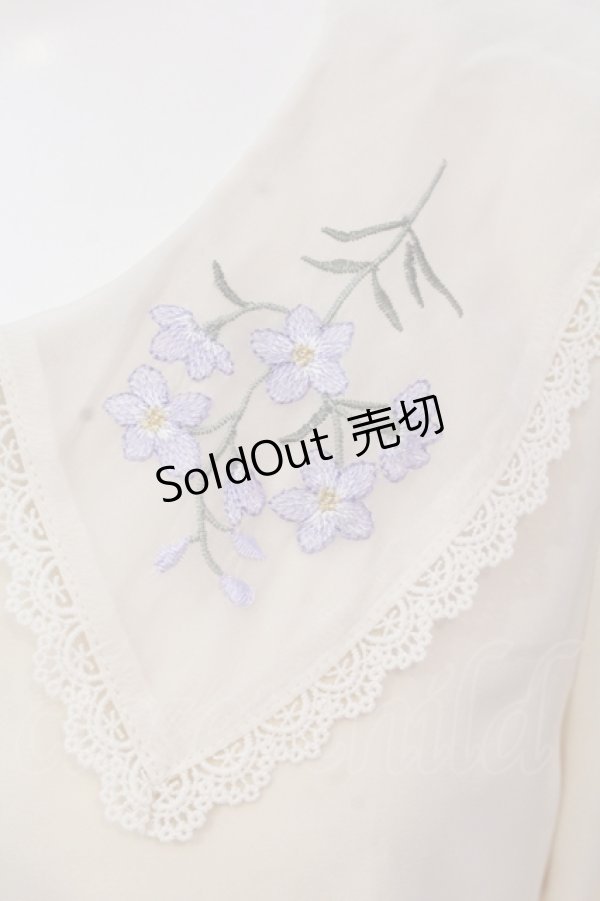 画像2: Fi.n.t / デルフィニウム刺繍ビッグカラーブラウス  アイボリー O-25-04-19-029-CA-BL-IG-OS (2)