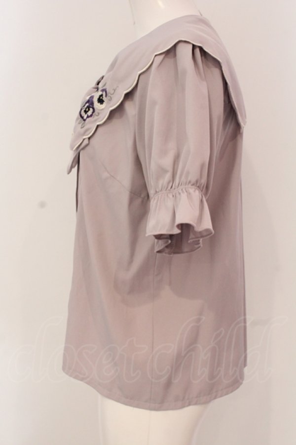 画像3: axes femme POETIQUE / パンジー刺繍リボン襟ブラウス M 公式色展開：ピンク O-25-04-19-015-AX-BL-IG-OS (3)