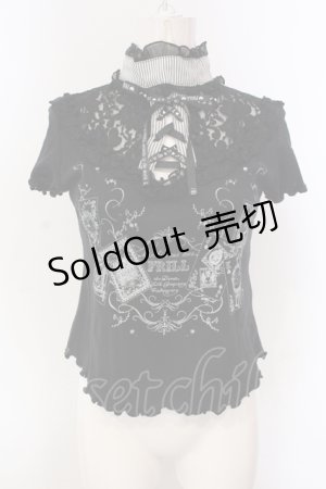 画像: FRILL / トランププリントオリジナルリボンレースアップTシャツ  ブラック O-25-04-21-054-HN-TO-IG-OS