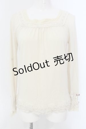 画像: axes femme / 袖レースアップインナーカットソー M クリーム O-25-04-21-014-AX-TO-IG-OS
