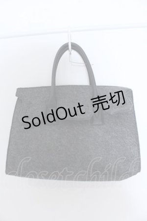 画像: axes femme / ポーチつき刺繍入りフェルトバッグ  グレー O-25-04-22-007-AX-BG-IG-ZT087
