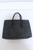 画像2: axes femme / ポーチつき刺繍入りフェルトバッグ  グレー O-25-04-22-007-AX-BG-IG-ZT087 (2)