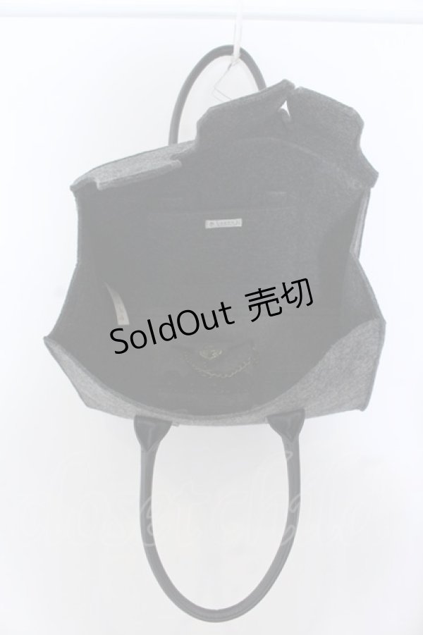 画像3: axes femme / ポーチつき刺繍入りフェルトバッグ  グレー O-25-04-22-007-AX-BG-IG-ZT087 (3)