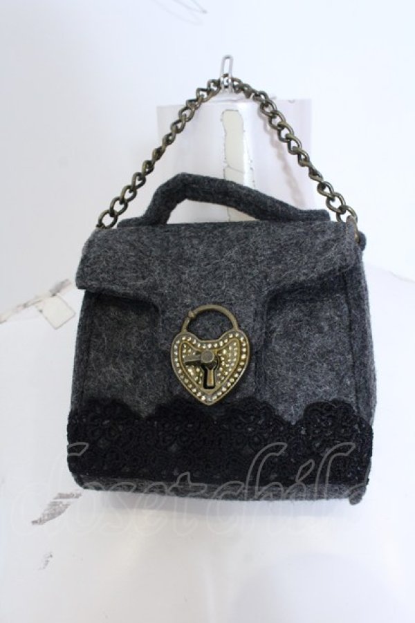 画像4: axes femme / ポーチつき刺繍入りフェルトバッグ  グレー O-25-04-22-007-AX-BG-IG-ZT087 (4)