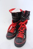 画像1: YOSUKE / スタッズハイカットスニーカー 24cm ブラック×レッド O-25-04-22-016-PU-SH-IG-OS (1)