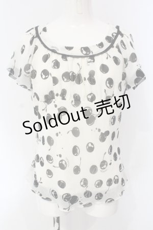 画像: INGEBORG / チェリープリントシフォントップス 9 オフシロ×クロ O-25-04-24-062-LO-TO-IG-OS