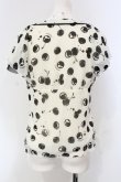 画像3: INGEBORG / チェリープリントシフォントップス 9 オフシロ×クロ O-25-04-24-062-LO-TO-IG-OS (3)