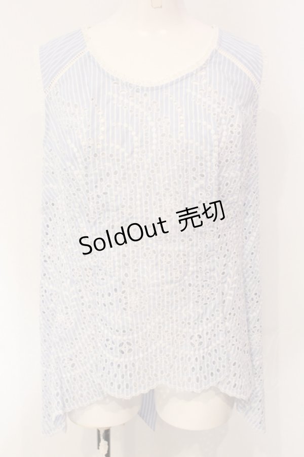 画像1: INGEBORG / ストライプフラワー刺繍ノースリーブブラウス 3 サックス O-25-04-24-066-LO-BL-IG-OS (1)
