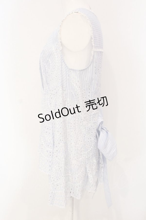 画像2: INGEBORG / ストライプフラワー刺繍ノースリーブブラウス 3 サックス O-25-04-24-066-LO-BL-IG-OS (2)