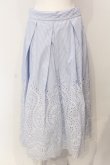 画像1: INGEBORG / ストライプフラワー刺繍スカート 3 サックス O-25-04-24-067-LO-SK-IG-OS (1)