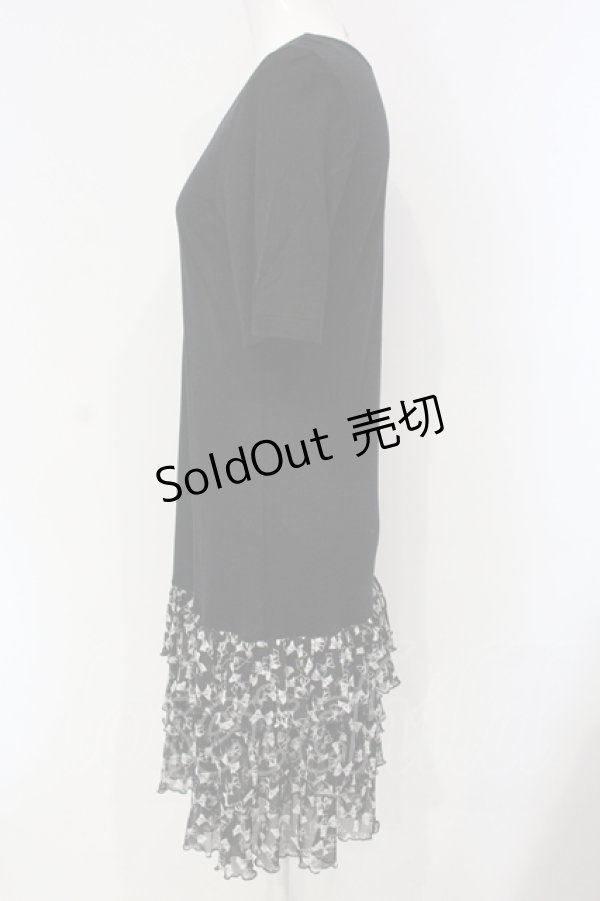 画像4: INGEBORG / ロゴ刺繍裾フリルカットワンピース  クロ O-25-04-24-078-LO-OP-IG-ZI (4)