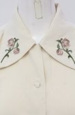 画像2: an another angelus / クリスマスローズ刺繍ブラウス F アイボリー O-25-04-30-1127-CA-BL-OW-OS (2)