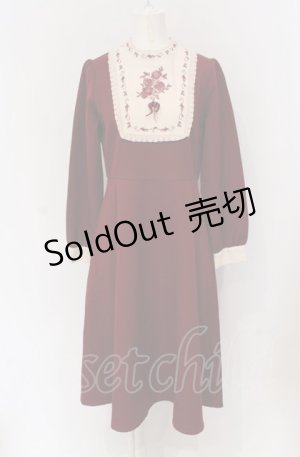 画像: Fi.n.t / 絵画風ヨーク刺繍ワンピース  アカ O-25-04-30-2043-CA-OP-IG-OS