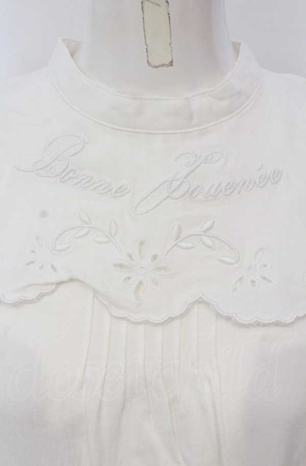 画像2: Fi.n.t / カットワーク刺繍クロスヨークブラウス  オフシロ O-25-04-30-2011-CA-BL-IG-OS (2)