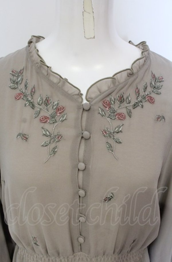 画像2: an another angelus / ローズ刺繍シフォンワンピース  カーキグリーン O-25-04-30-2012-CA-OP-IG-OS (2)