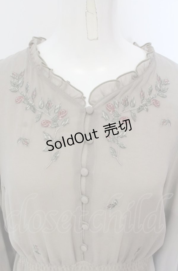 画像2: 【SALE】an another angelus / ローズ刺繍シフォンワンピース  カーキグリーン O-25-04-30-2012-CA-OP-IG-ZT100 (2)