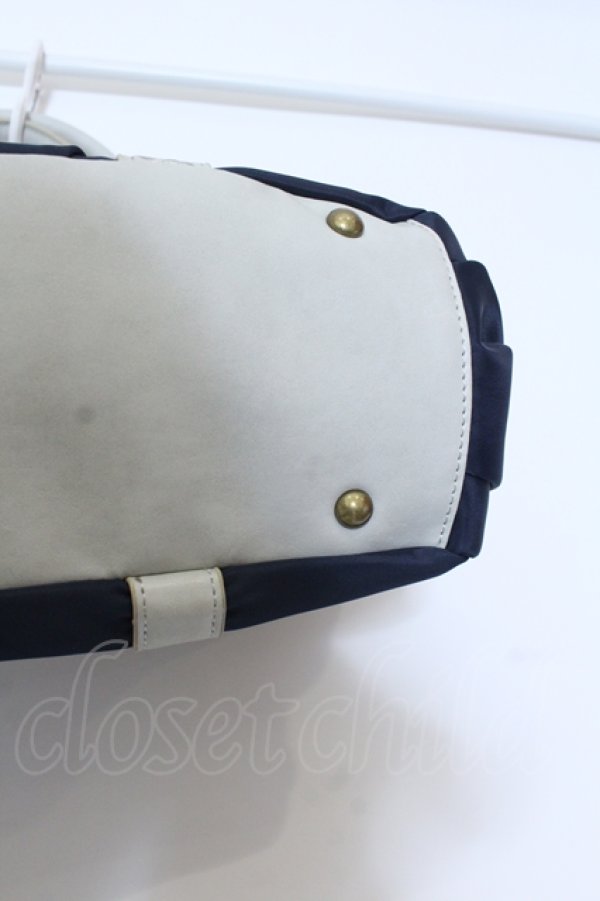 画像4: axes femme / 刺繍入りナイロンバッグ  ネイビー O-25-05-03-004-AX-BG-OW-ZT-K021 (4)