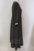 画像2: Maison de FLEUR Petite Robe canone / ブリジットが注ぐサイダーワンピース M グレー O-25-05-13-042-EL-OP-OW-OS (2)