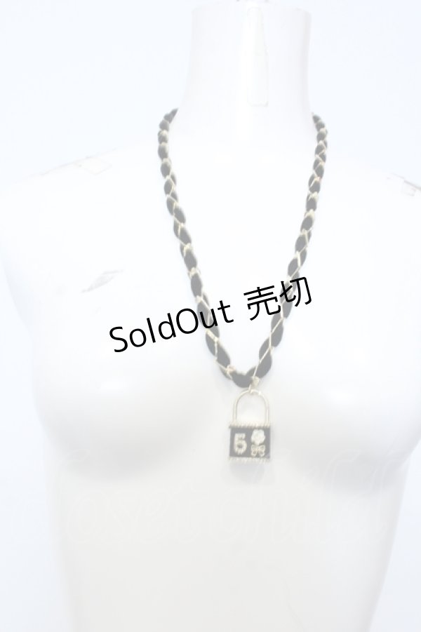 画像2: INGEBORG / パドロックネックレス  ゴールド×クロ O-25-05-14-060-LO-AC-OW-OS (2)
