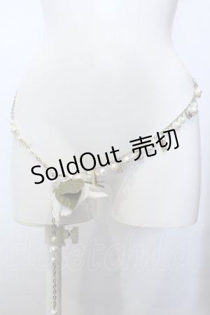 画像: INGEBORG / シグネチャーカメリアコサージュチェーンベルト  ゴールド×シロ O-25-05-14-037-LO-ZA-IG-OS