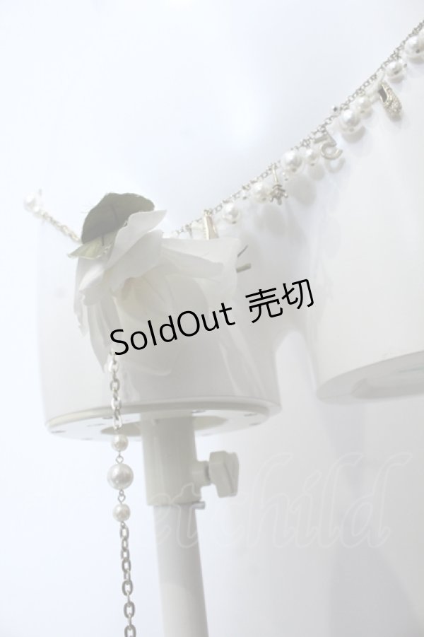 画像2: INGEBORG / シグネチャーカメリアコサージュチェーンベルト  ゴールド×シロ O-25-05-14-037-LO-ZA-IG-OS (2)