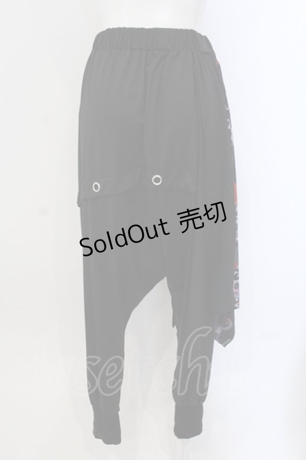 画像3: NieR Clothing / フラップ付きSARROUEL PANTS 【NieR ROSE】 パンツ  ブラック×レッド O-25-05-17-001-PU-PA-IG-OS (3)