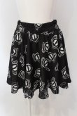 画像1: NieR Clothing / 裏地付き総柄スカート【NieR Symbol】  ブラック×ホワイト O-25-05-17-025-PU-SK-IG-OS (1)