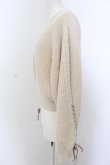 画像2: Fi.n.t / 袖リボンレースアップケーブルニットプルオーバー  アイボリー O-25-05-18-039-CA-TO-IG-OS (2)