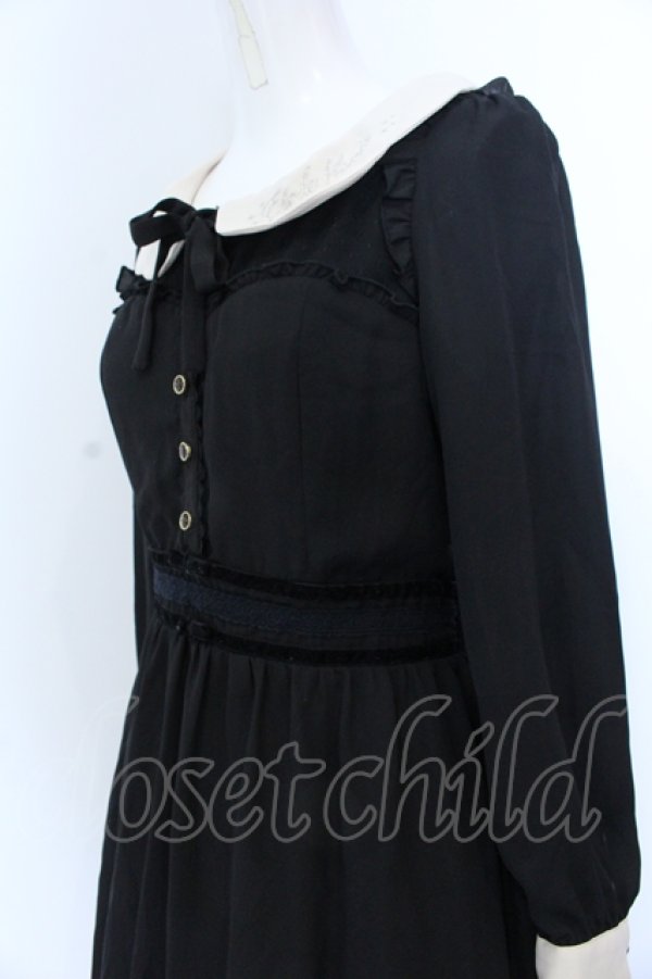 画像2: axes femme POETIQUE / 襟刺繍ベロア配色ワンピース M クロ O-25-05-18-092-AX-OP-OW-OS (2)