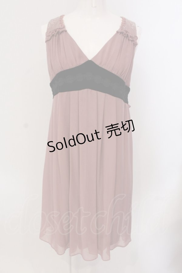 画像1: axes femme / 後ろラッフルフリルワンピース M ピンクベージュ O-25-05-19-008-AX-TO-OW-OS (1)