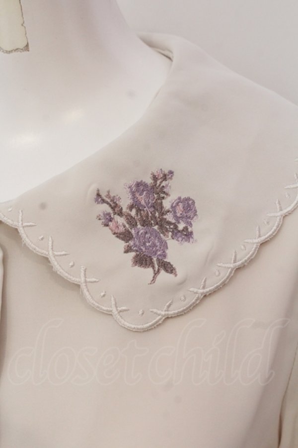 画像2: Fi.n.t / アンティークプレートローズ刺繍ブラウス F アイボリー O-25-05-20-036-CA-BL-OW-OS (2)