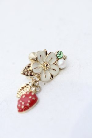 画像: axes femme / フレッシュベリーイヤリング  ゴールド O-25-05-23-021-AX-AC-OW-OS