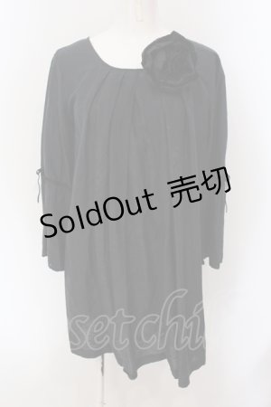 画像: INGEBORG / コサージュつきフロッキーチュニック  クロ O-25-05-26-008-LO-TO-IG-ZI