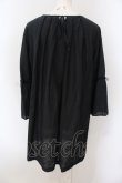 画像4: INGEBORG / コサージュつきフロッキーチュニック  クロ O-25-05-26-008-LO-TO-IG-ZI (4)