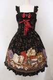 画像1: ALICE and the PIRATES / 天幕裏の赤ずきん柄ジャンパースカートI  クロ O-25-05-26-081-PA-OP-OW-OS (1)