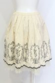 画像2: Emily Temple cute / 時計うさぎ刺繍スカート  アイボリー O-25-05-28-102-ET-SK-IG-OS (2)