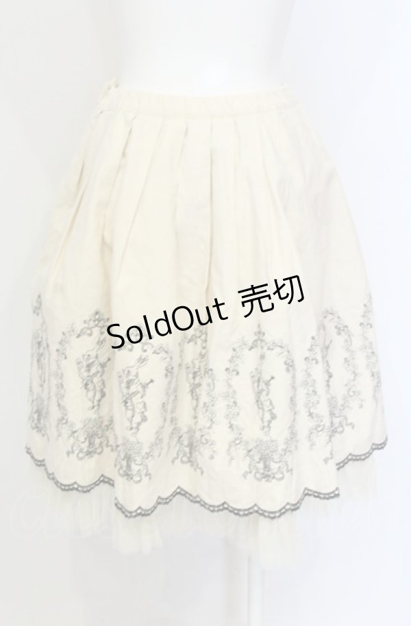 画像2: Emily Temple cute / 時計うさぎ刺繍スカート  アイボリー O-25-05-28-102-ET-SK-IG-OS (2)