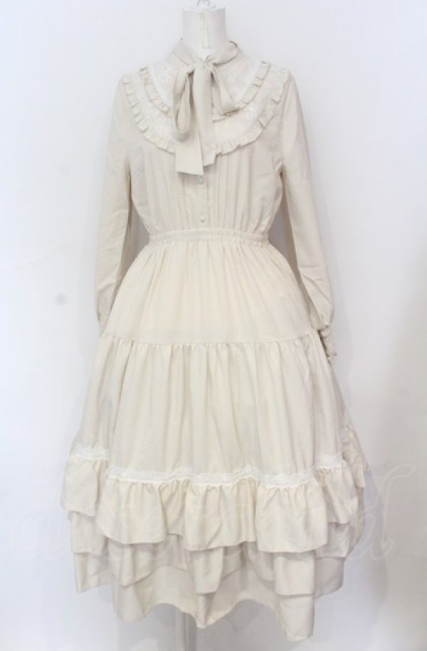画像1: axes femme / 20th/クラシカルワンピース F ベージュ O-25-05-31-1104-AX-BL-OW-OS (1)