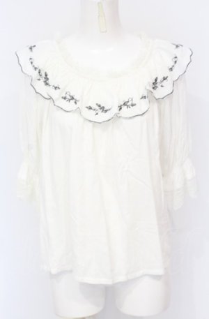画像: an another angelus / スカラップ刺繍プルブラウス F シロ O-25-05-31-1028-CA-BL-OW-OS