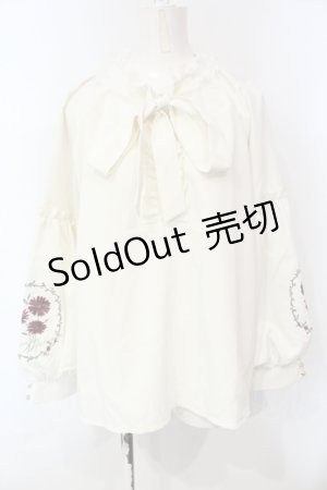 画像: axes femme / ガーベラ刺繍ボリューム袖ブラウス  アイボリー O-25-06-12-048-AX-BL-IG-OS