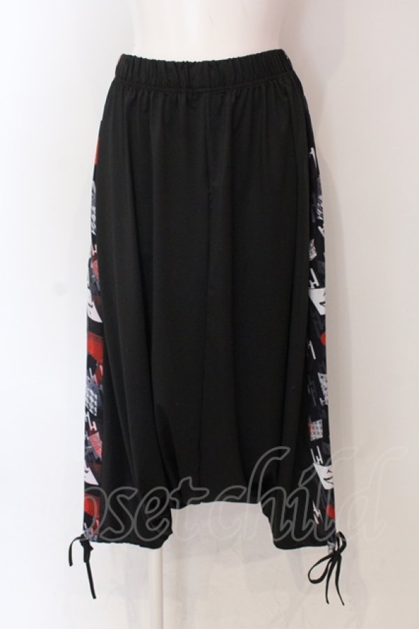 画像1: NieR Clothing / 超軽量夏仕様SARROUEL PANTS【和傘(赤)】 サルエルパンツ  ブラック×レッド O-25-06-16-053-PU-PA-IG-OS (1)