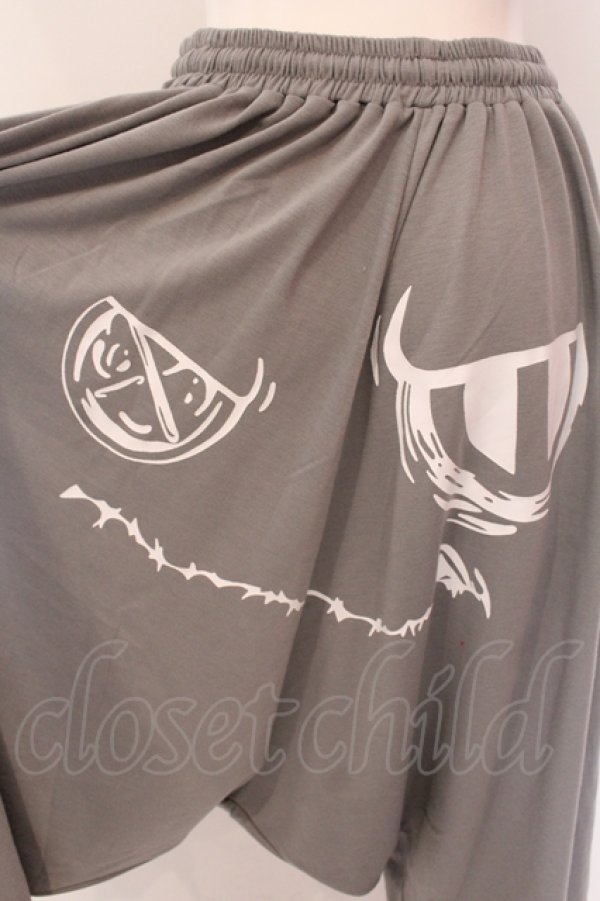 画像3: NieR Clothing / フェイスプリントサルエルパンツ  グレー O-25-06-16-058-PU-PA-IG-OS (3)